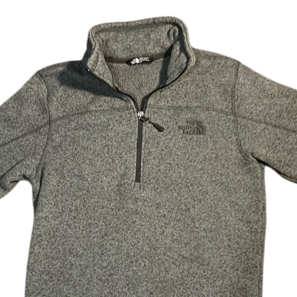 The North Face men’s grey quarter-zip sweater / base layer size small